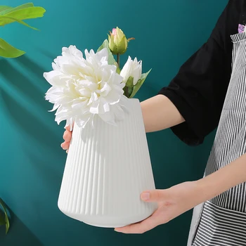 Sıcak Satış Vazolar Dekorasyon Ev Plastik Vazo Beyaz / Mavi Çiçek Sepeti Düzenleme Oturma Odası Modern Stil Basit Sanatsal